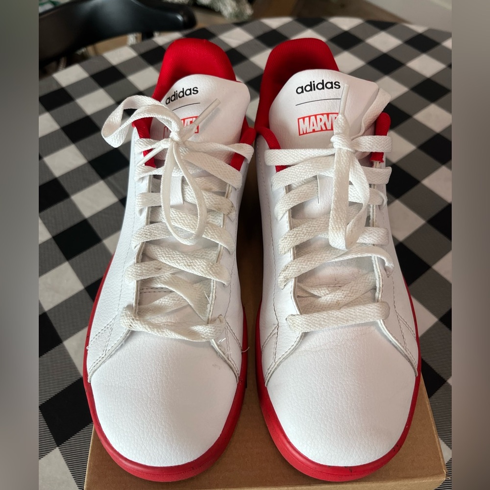 Adidas Tennis Shoes